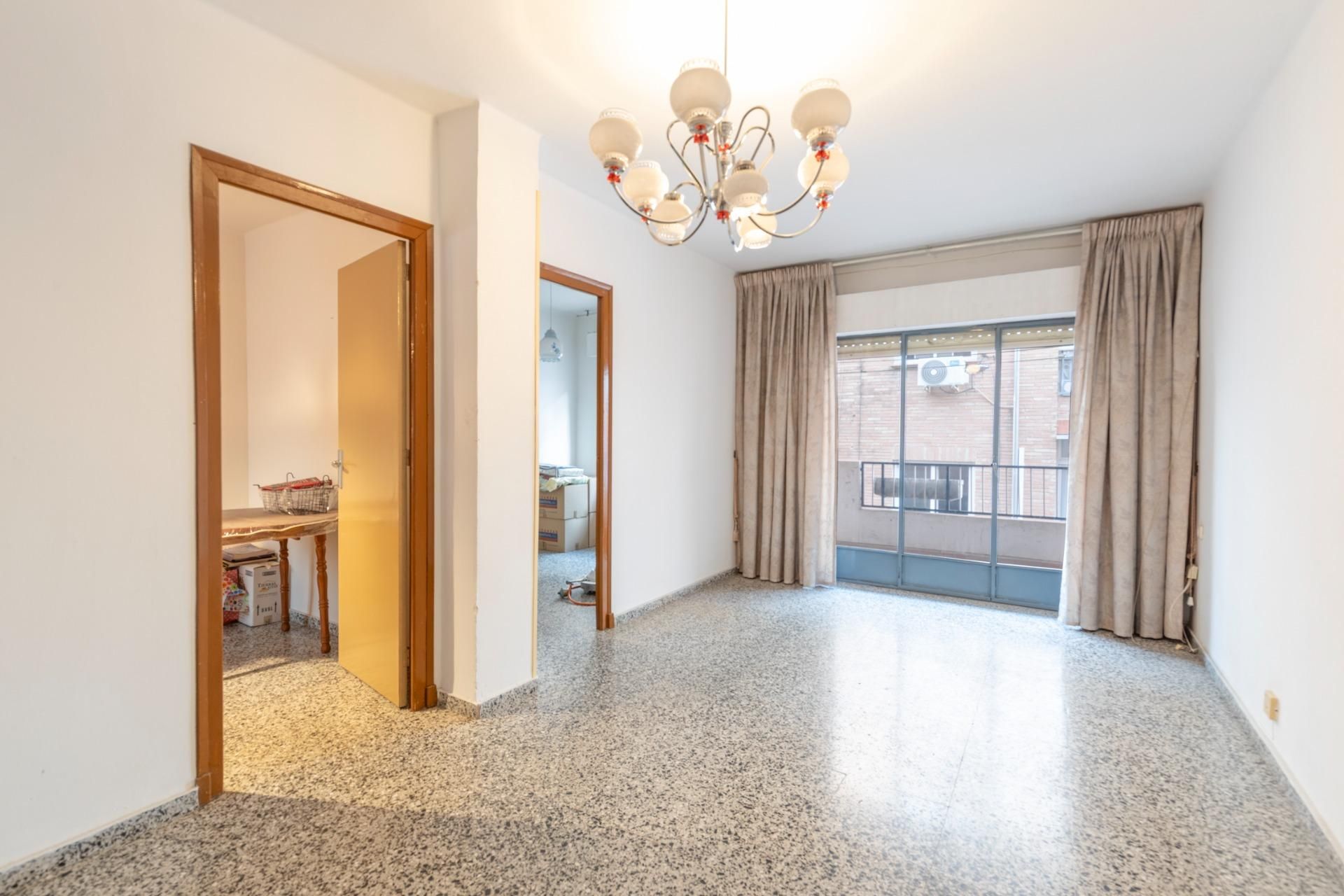 Piso en venta en  Granada Capital con Terraza y Balcón