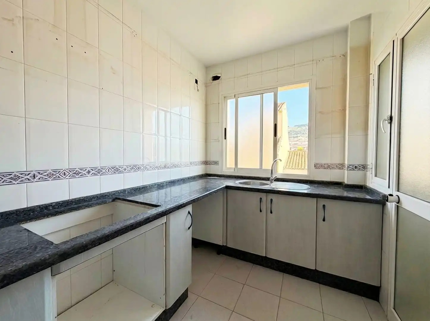 Kitchen of Flat for sale in Antequera