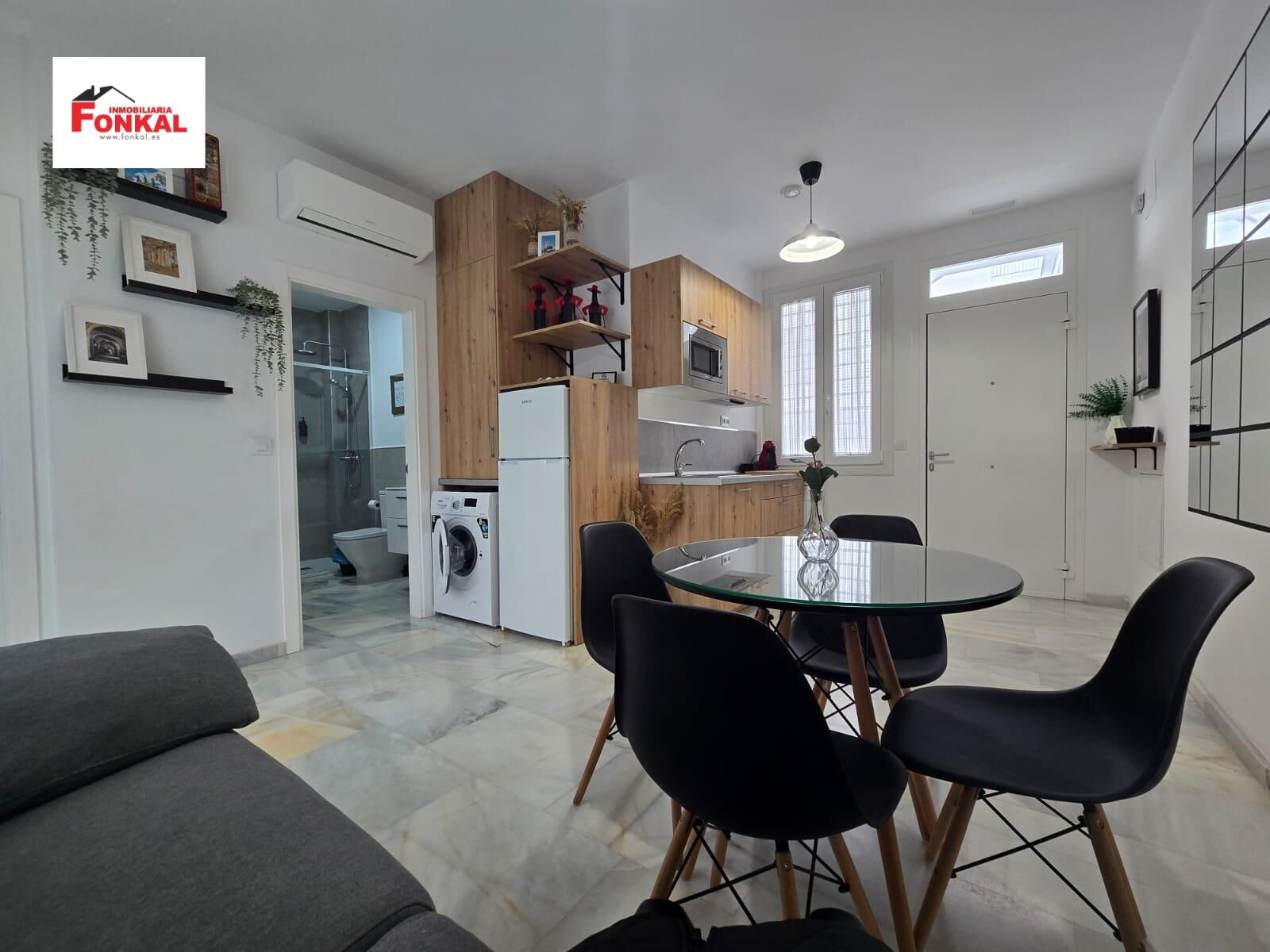 Erdgeschoss zur Miete in Barriada España - San Pedro, Avenida - Divina Pastora - Plaza de Toros