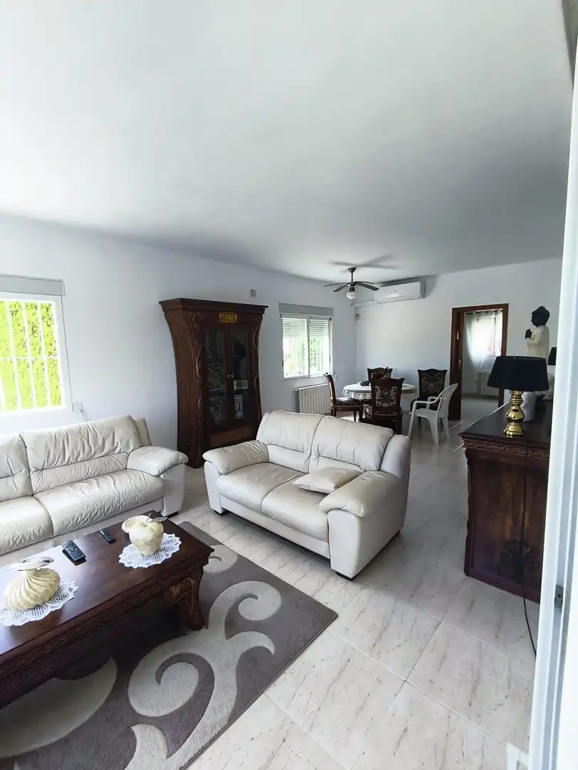 Wohnzimmer von Haus oder Chalet zum Verkauf in L'Alfàs del Pi mit Klimaanlage, Privatgarten und Terrasse