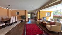 Sala d'estar de Casa o xalet en venda en San Lorenzo de El Escorial amb Aire condicionat, Terrassa i Piscina