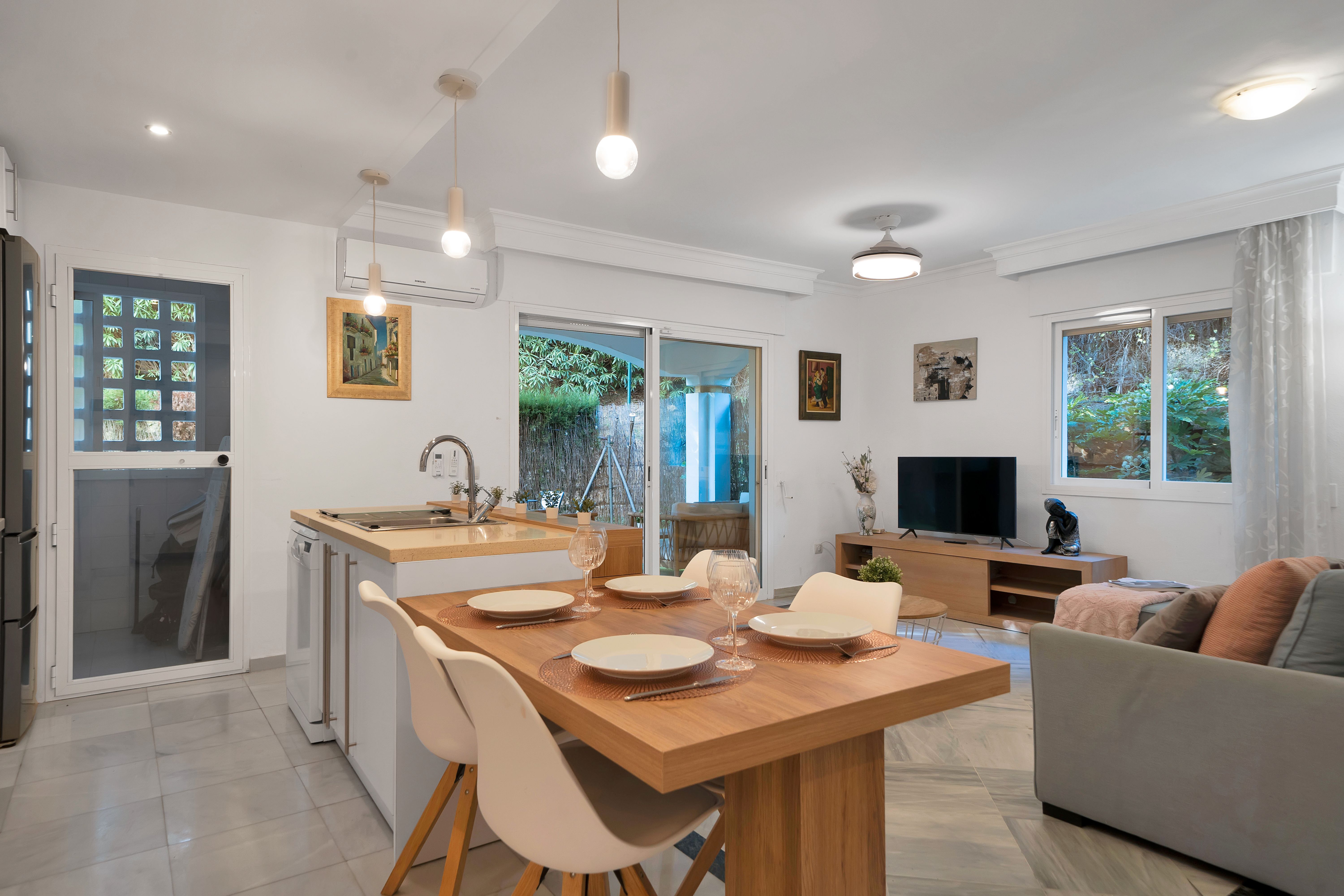 Cuina de Apartament en venda en Marbella amb Aire condicionat, Calefacció i Jardí privat