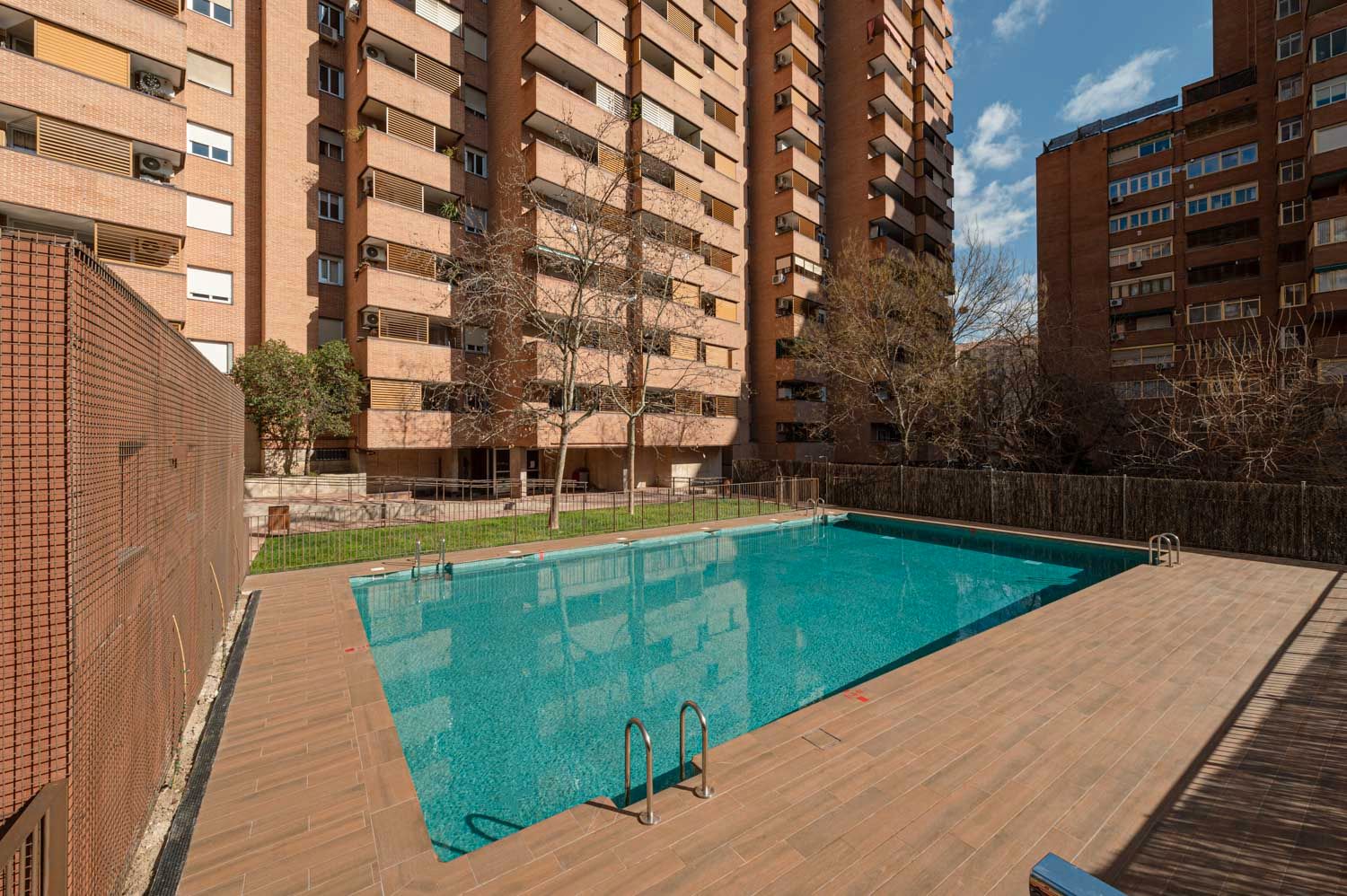 Swimming pool of Flat to rent in  Madrid Capital  with Air Conditioner, Parquet flooring and Terrace