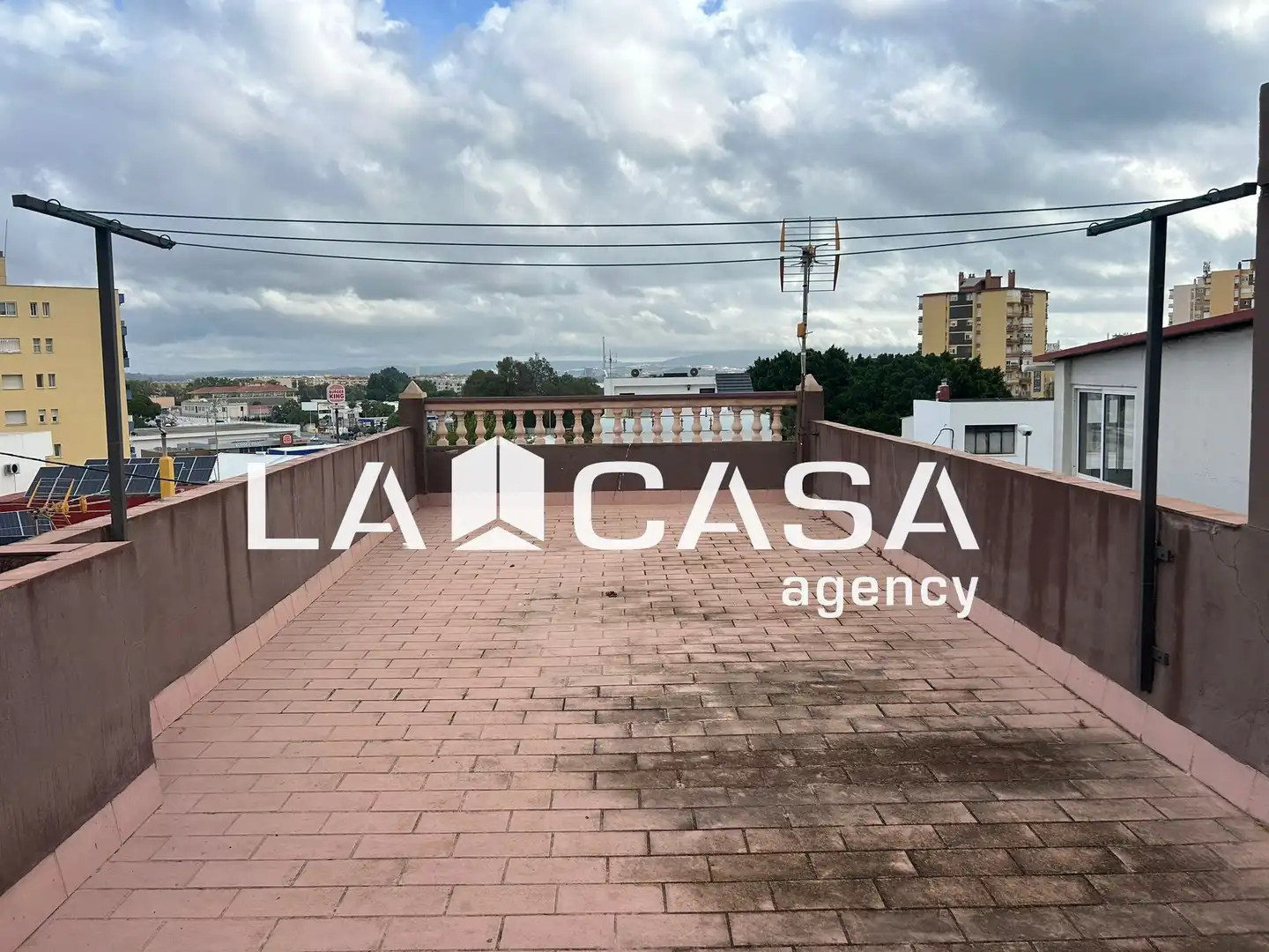Terrassa de Casa adosada en venda en Algeciras amb Terrassa i Balcó