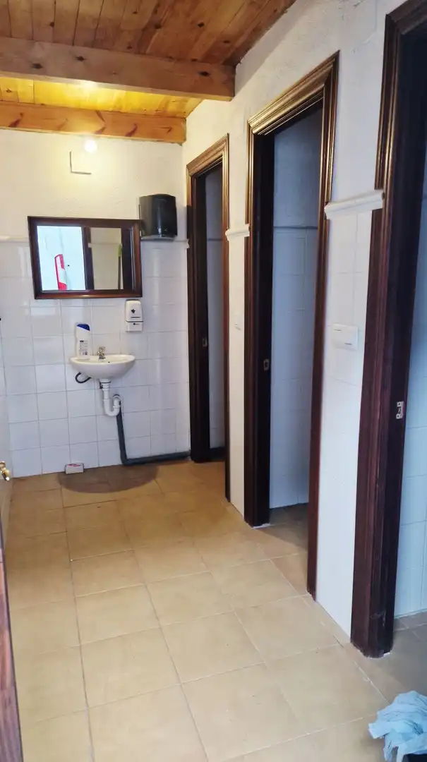 Badezimmer von Fabrikhallen zum Verkauf in Torrelavega 