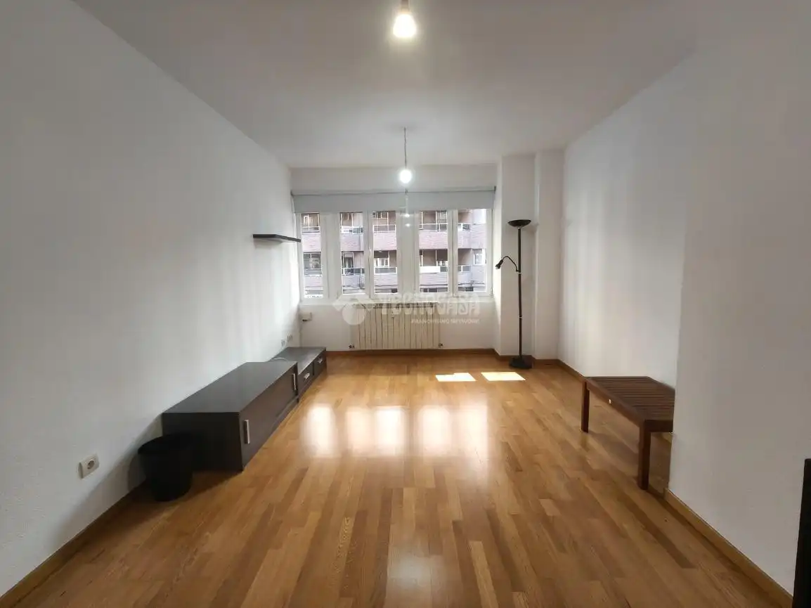 Sala d'estar de Pis de lloguer en Palencia amb Calefacció
