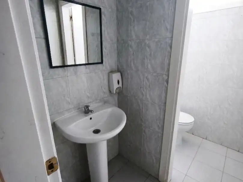 Bany de Oficina de lloguer en Getafe amb Aire condicionat