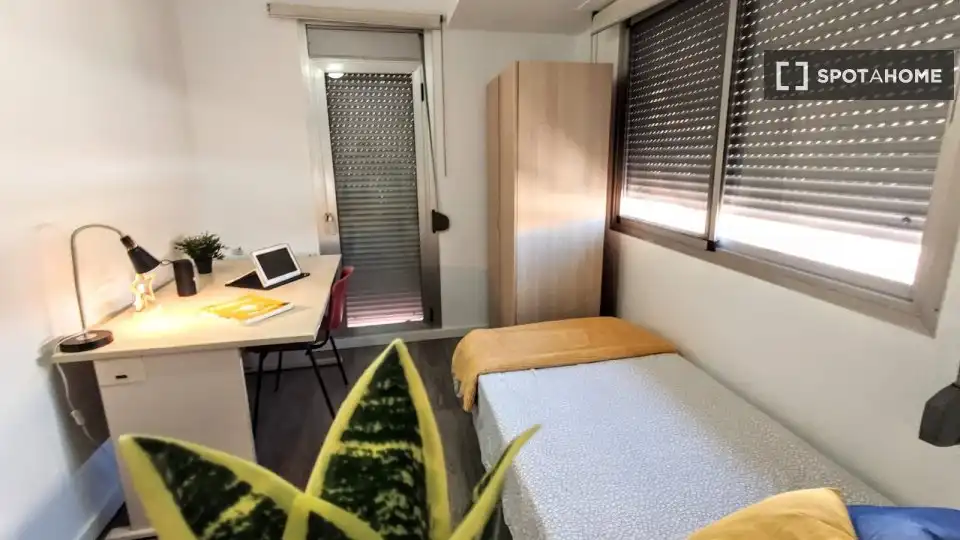 Bedroom of Flat for rent in Burjassot  with Air Conditioner, Heating and Furnished