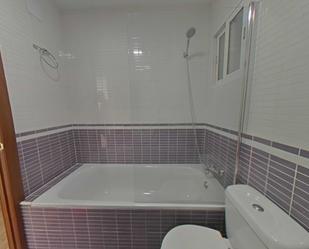 Bathroom of Flat for sale in  Sevilla Capital