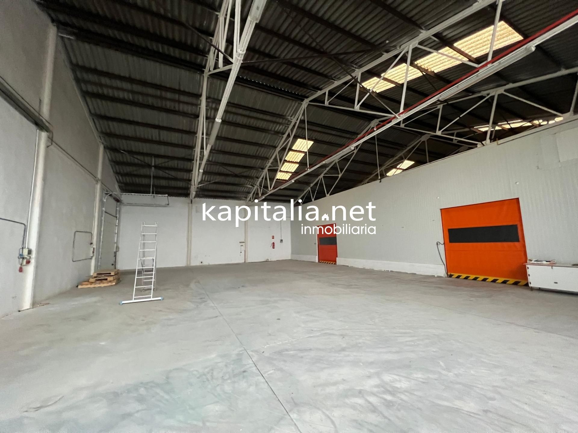 Industrial buildings to rent in Agullent