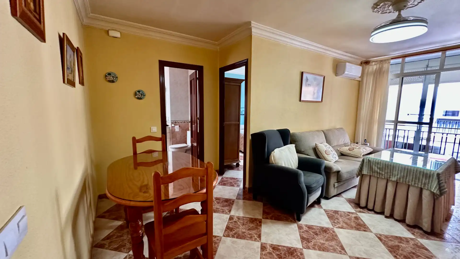 Sala de estar de Piso en venta en Castilleja de la Cuesta con Aire acondicionado y Terraza