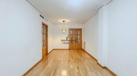 Photo 3 of Flat for rent in Calle de Ramón Pignatelli, Plaza de Toros, Zaragoza Capital