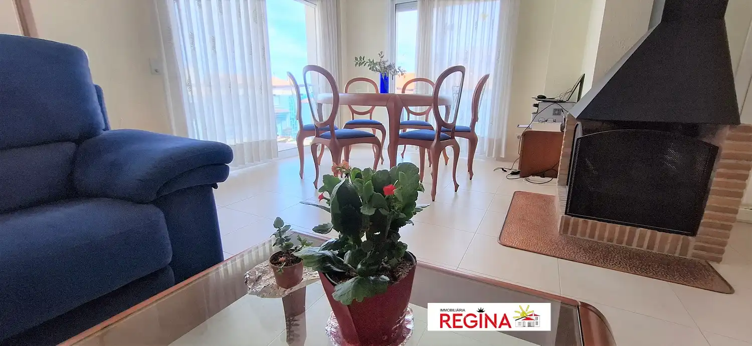 Esszimmer von Dachboden zum Verkauf in L'Escala mit Heizung, Terrasse und Möbliert