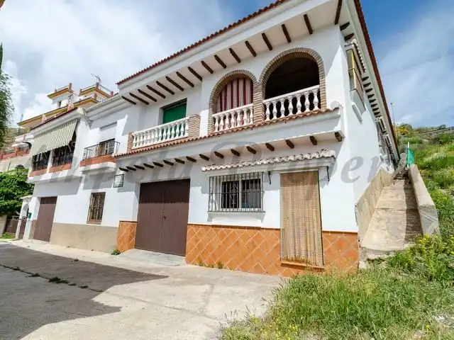 Adossat en venda a Cómpeta