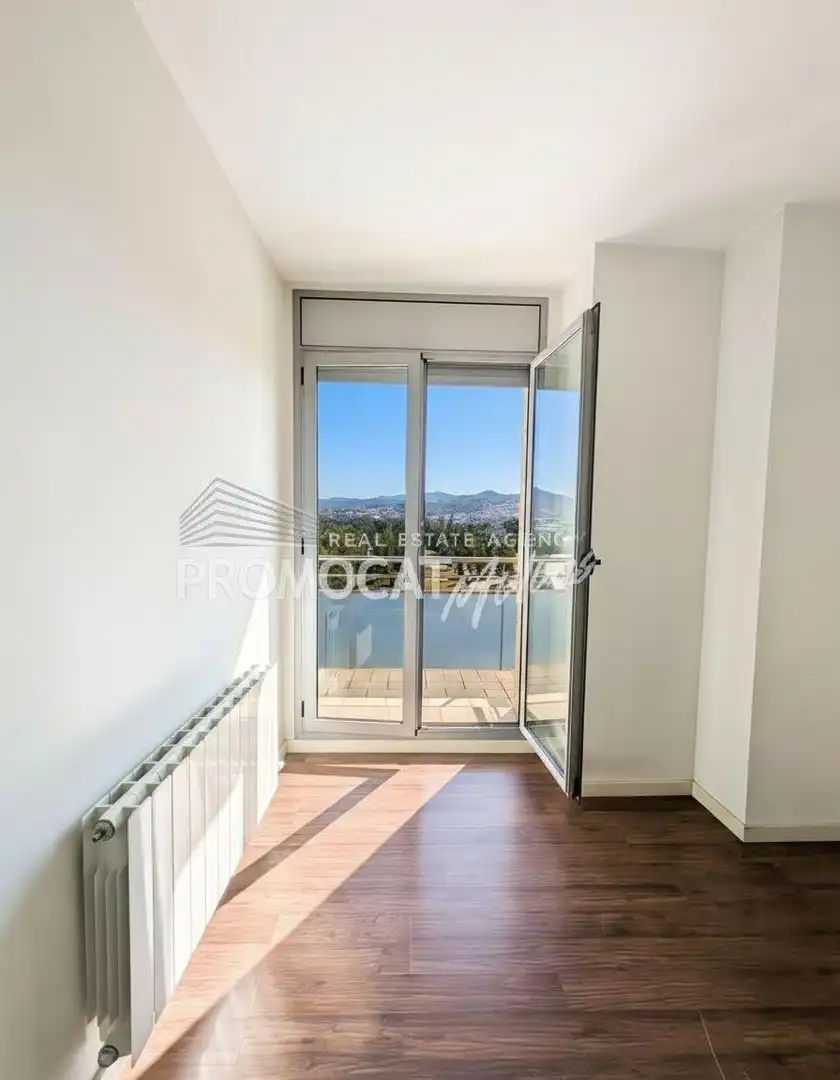 Habitación de Ático en venta en Molins de Rei con Aire acondicionado, Calefacción y Parquet