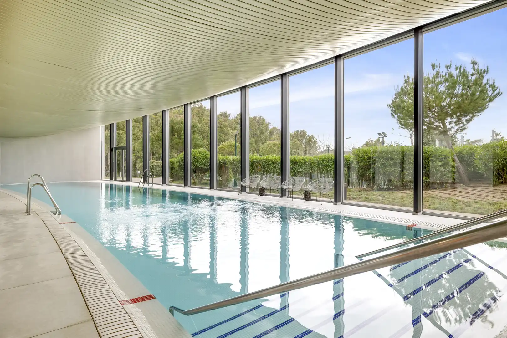 Piscina de Planta baja en venta en Estepona con Aire acondicionado, Terraza y Piscina