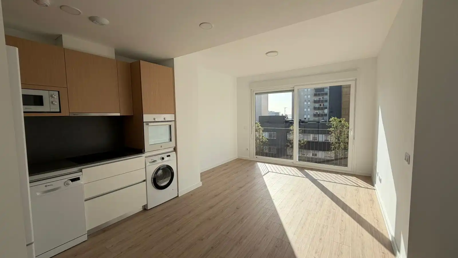 Living room of Flat for rent in Sant Adrià de Besòs  with Air Conditioner, Storage room and Balcony