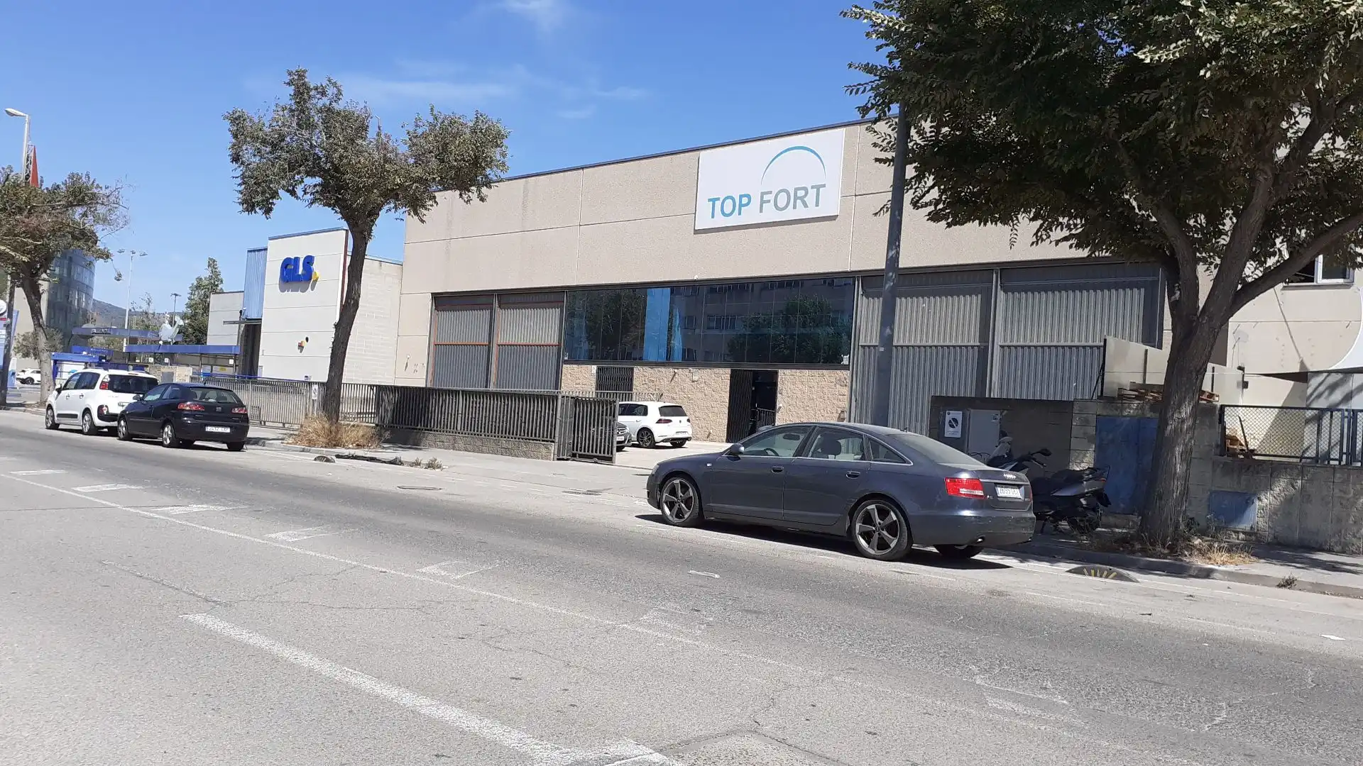 Außenansicht von Fabrikhallen zur Miete in L'Hospitalet de Llobregat