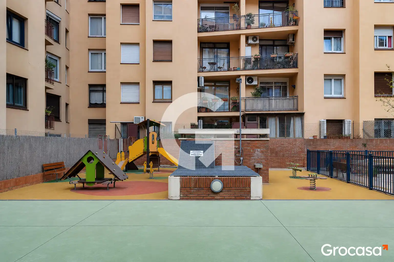 Terrassa de Pis en venda en Barcelona amb Aire condicionat, Forn i Piscina comunitària