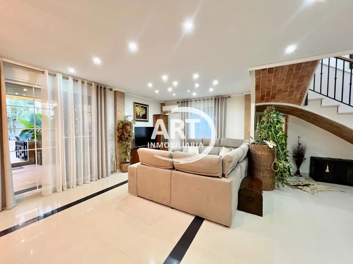 Sala d'estar de Casa o xalet en venda en Picassent amb Aire condicionat, Jardí privat i Terrassa