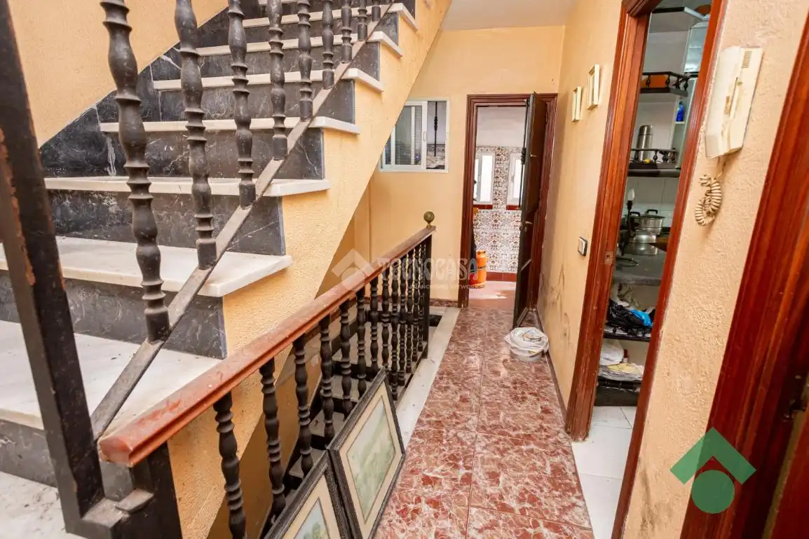 Casa adosada en venda en Algeciras amb Terrassa