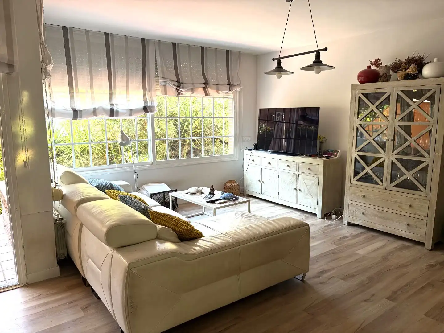 Sala d'estar de Casa o xalet en venda en Villaviciosa de Odón amb Aire condicionat i Terrassa