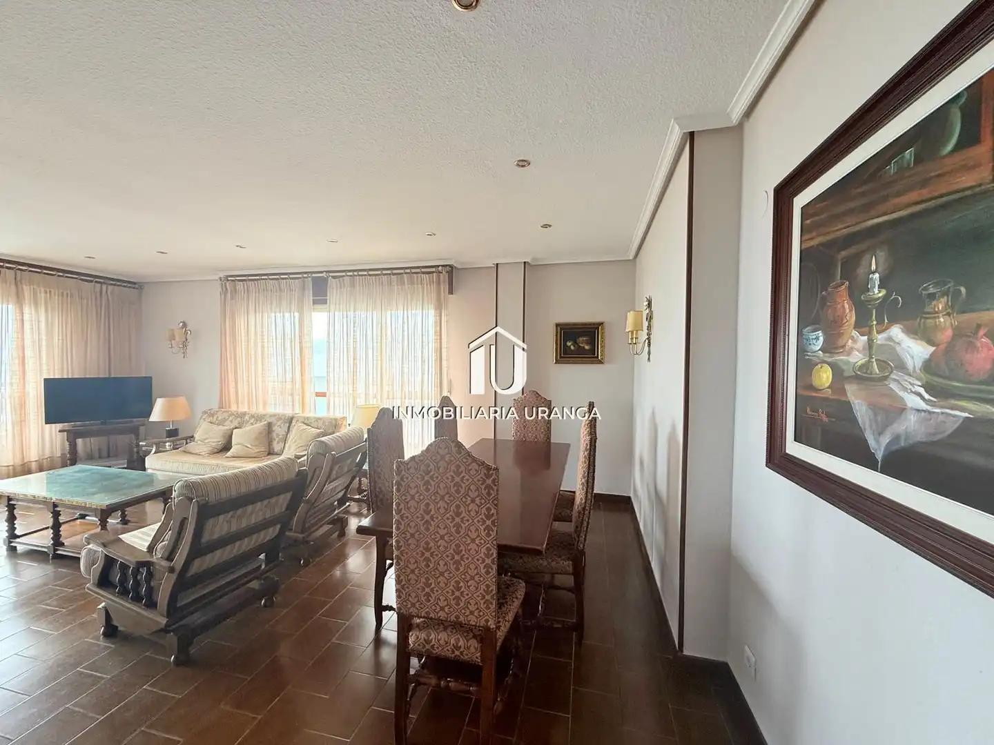 Comedor de Piso en venta en Laredo con Calefacción, Terraza y Trastero