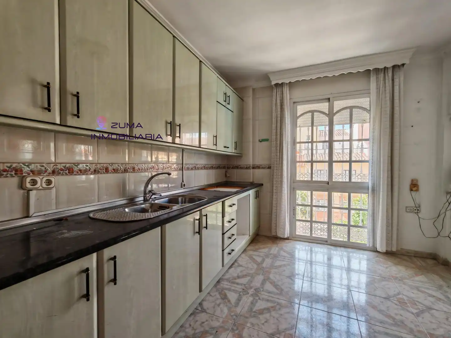 Cuina de Casa o xalet en venda en Málaga amb Aire condicionat, Calefacció i Terrassa