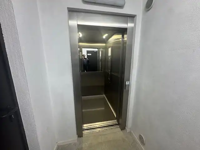 Garage zum Verkauf in Barcelona mit Alarm