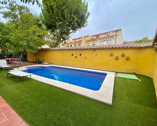 Piscina de Casa adosada en venda en Ciudad Real Capital amb Aire condicionat, Terrassa i Piscina