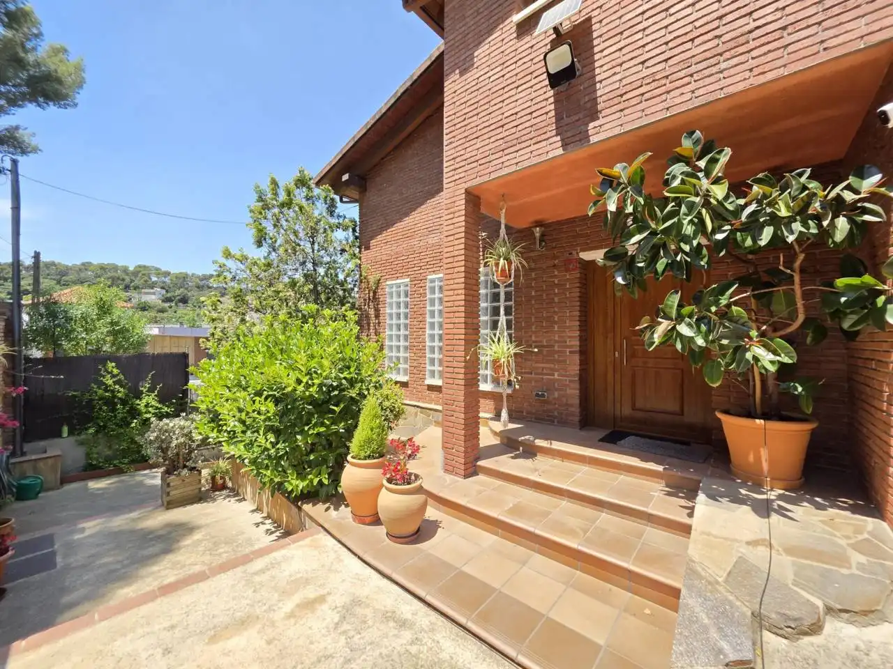 Vista exterior de Casa o chalet en venta en Montcada i Reixac con Aire acondicionado, Calefacción y Jardín privado