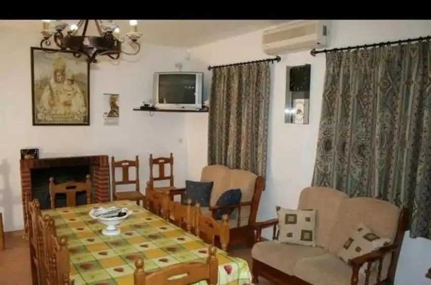 Sala d'estar de Casa o xalet en venda en Lucena amb Aire condicionat i Piscina