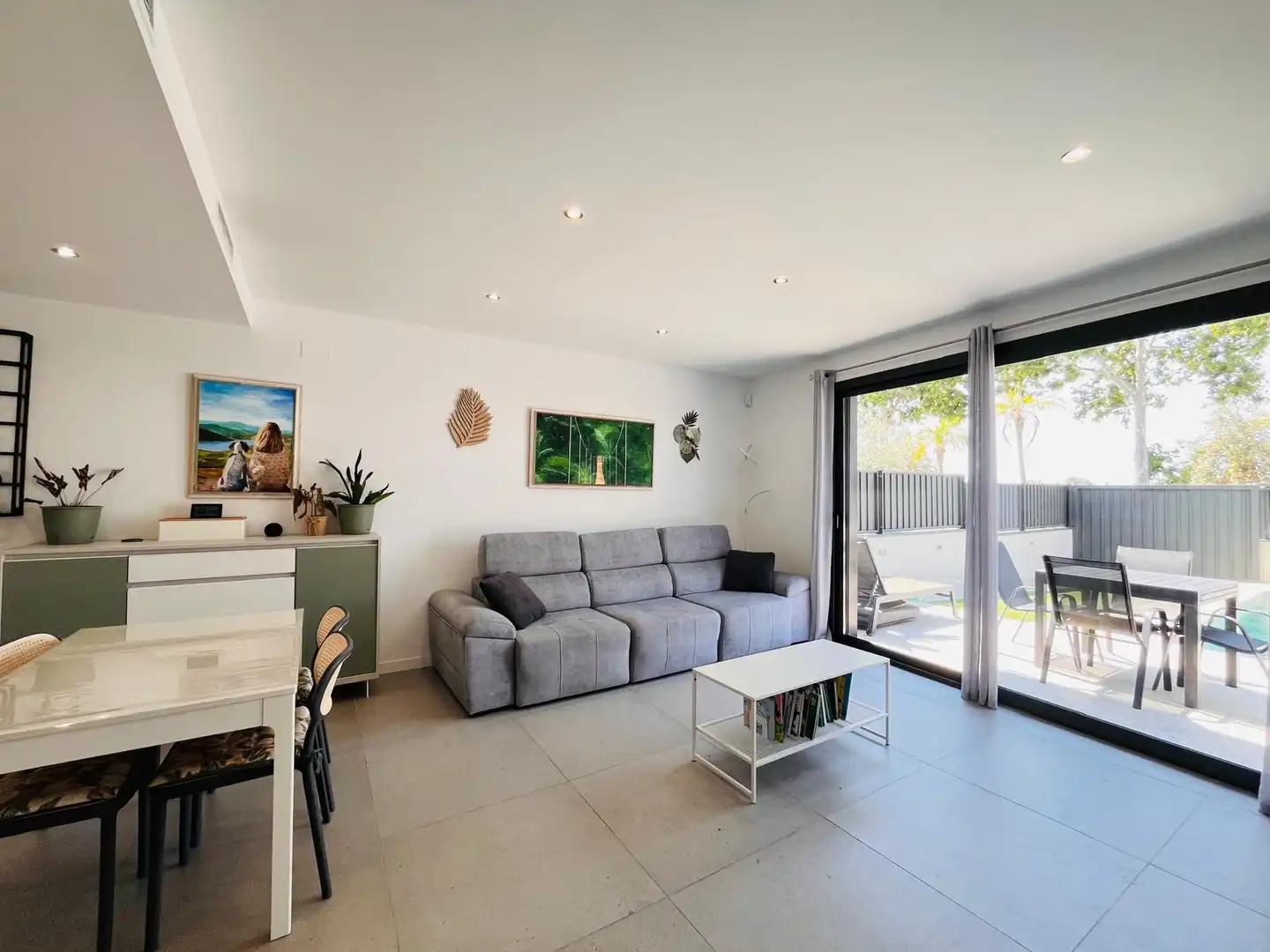 Living room of Detached homes for sale in Vilanova i la Geltrú  with Heating, Private garden and Swimming Pool