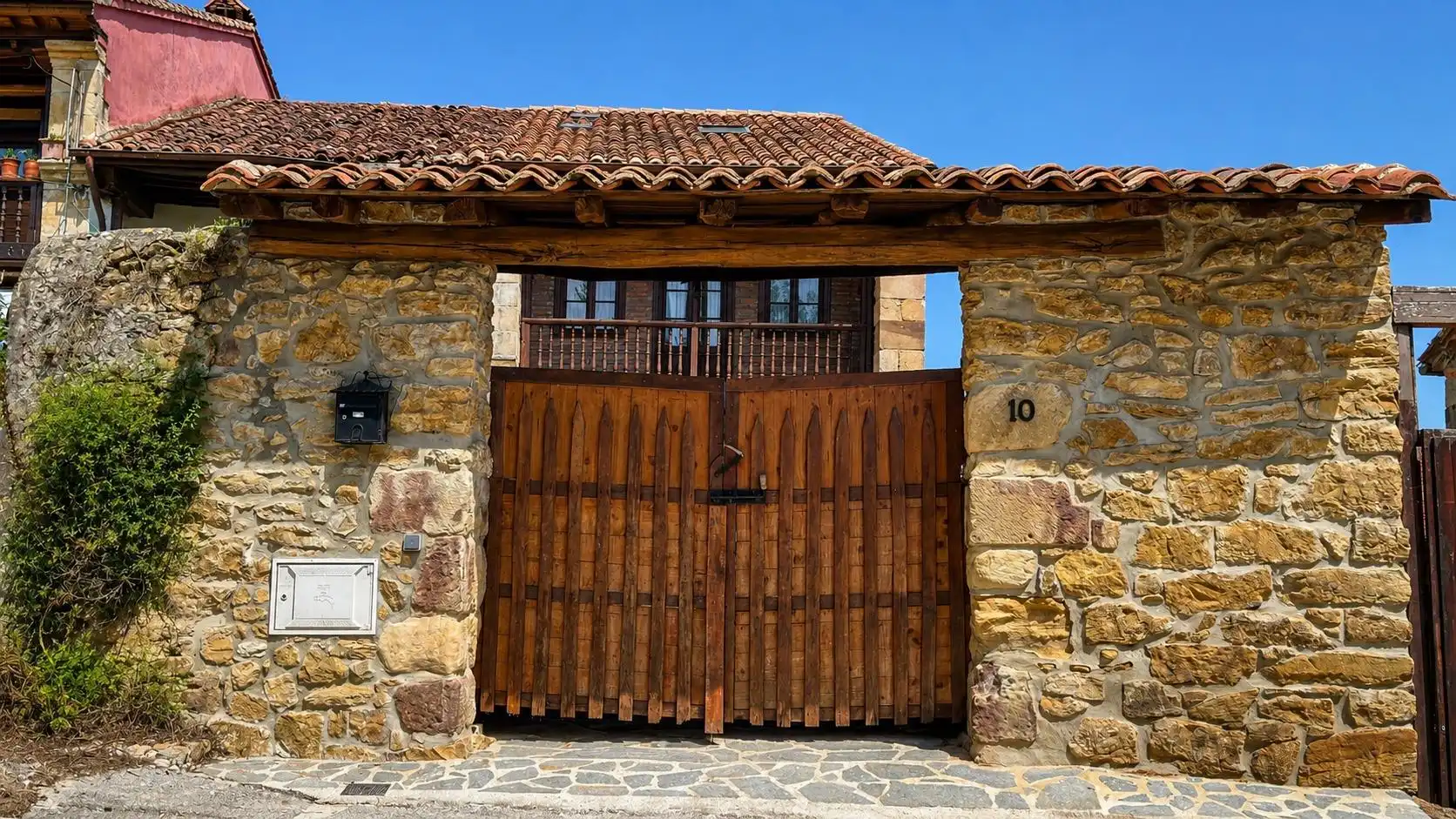 Vista exterior de Casa o chalet en venta en Comillas (Cantabria) con Calefacción, Jardín privado y Terraza