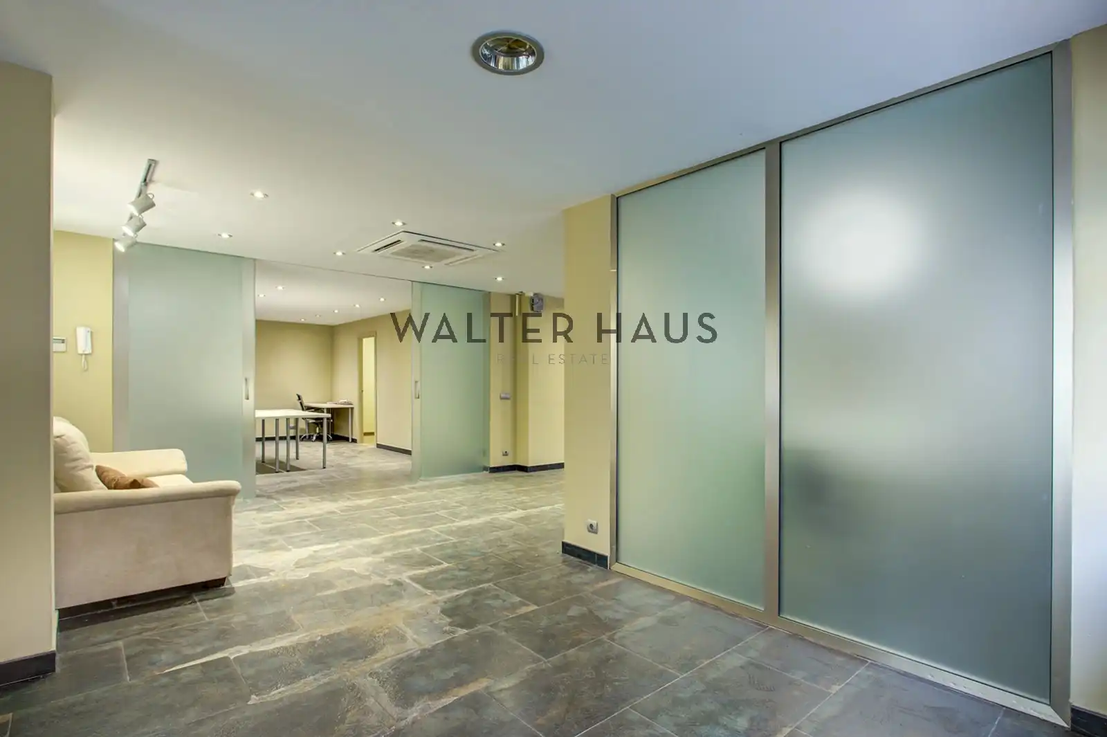 Office for sale in Barcelona  with Air Conditioner