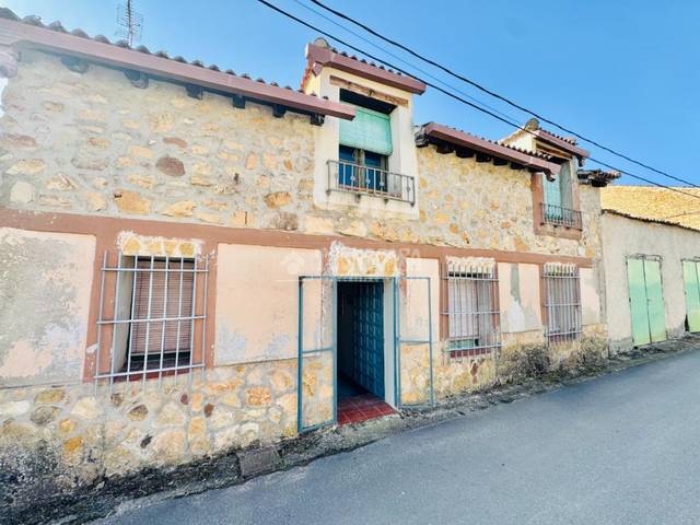 Casa-chalet en Venta en Adrada de Pirón
