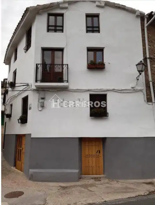 Vista exterior de Casa o chalet en venta en Villanueva de Cameros con Calefacción, Trastero y Balcón