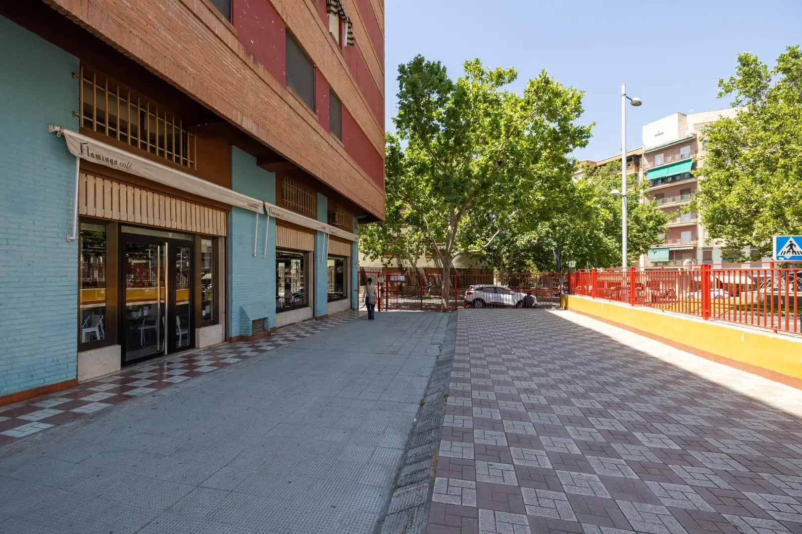 Vista exterior de Local en venda en Granada
