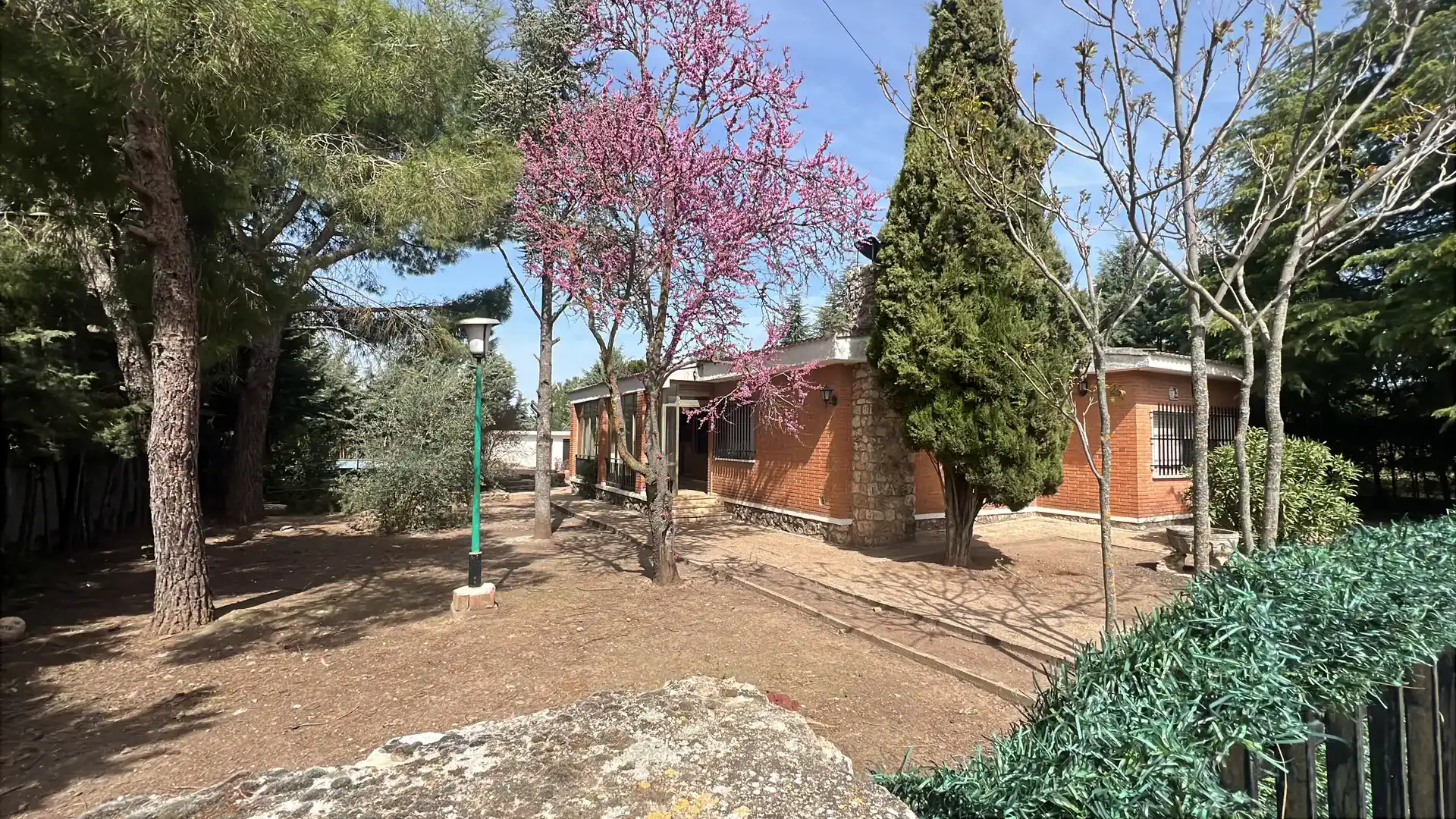 Außenansicht von Wohnung zur Miete in Nuevo Baztán mit Privatgarten, Abstellraum und Schwimmbad