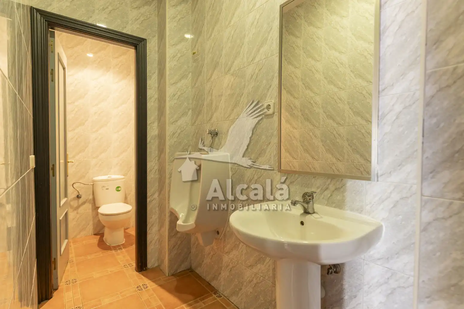 Baño de Local en venta en Alcalá de Henares