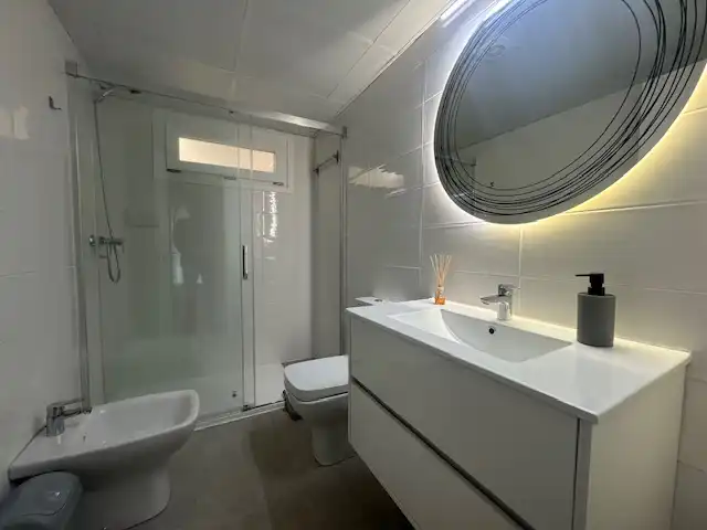 Bathroom of Flat for rent in Huelva  with Air Conditioner, Heating and Furnished