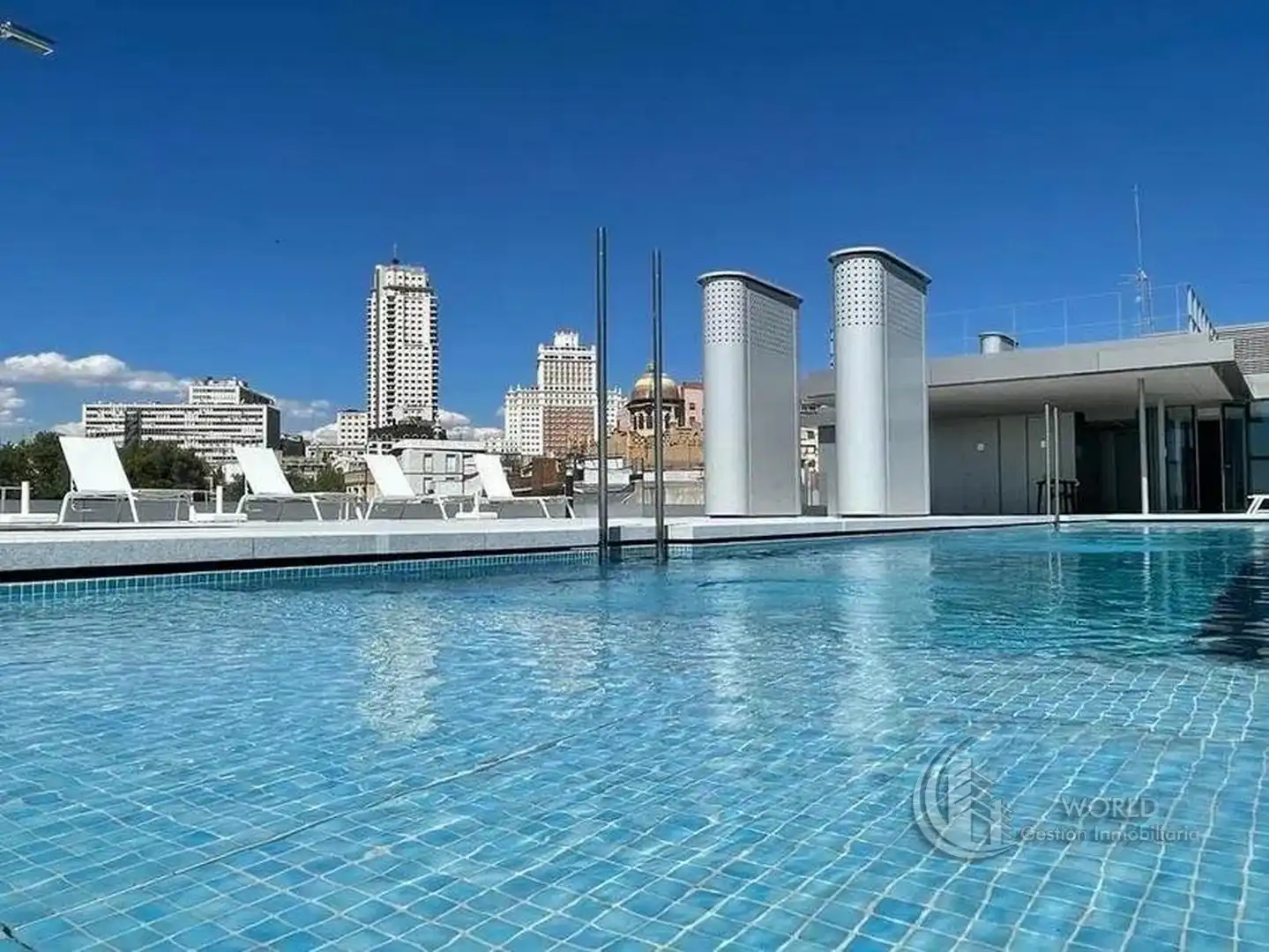 Piscina de Piso de alquiler en Madrid con Aire acondicionado, Calefacción y Jardín privado
