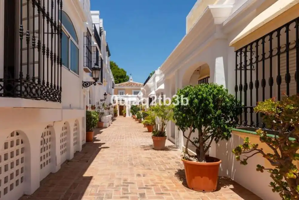 Vista exterior de Casa adosada de alquiler en Marbella con Aire acondicionado, Jardín privado y Terraza