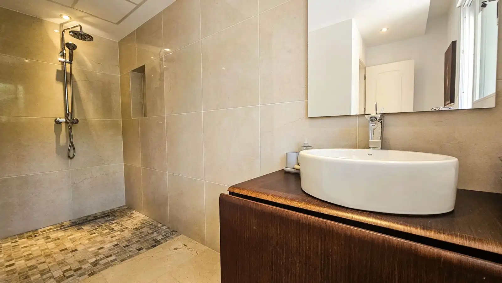 Baño de Casa adosada en venta en Manilva con Aire acondicionado, Piscina y Amueblado