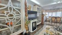 Sala d'estar de Pis en venda en  Madrid Capital amb Aire condicionat, Calefacció i Jardí privat