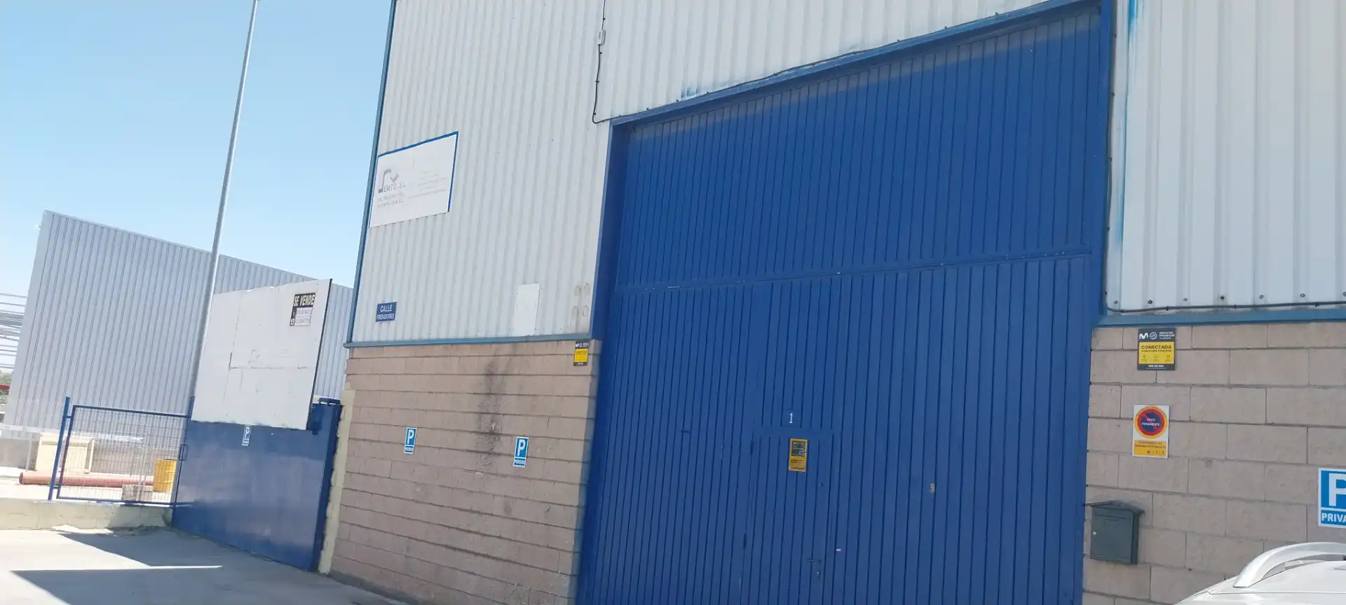 Vista exterior de Nau industrial en venda en Camarma de Esteruelas amb Alarma