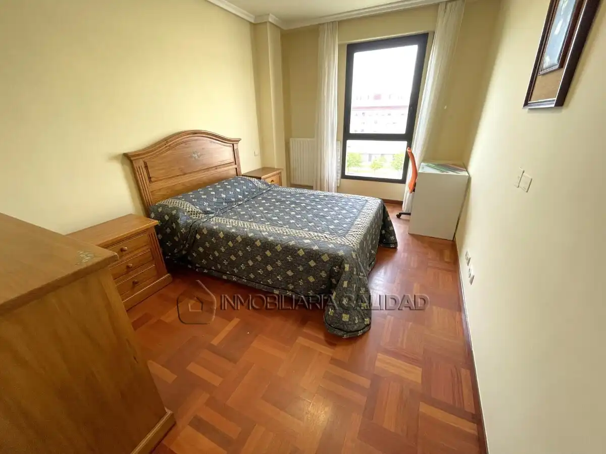 Bedroom of Flat for rent in Burgos  with Heating and Furnished