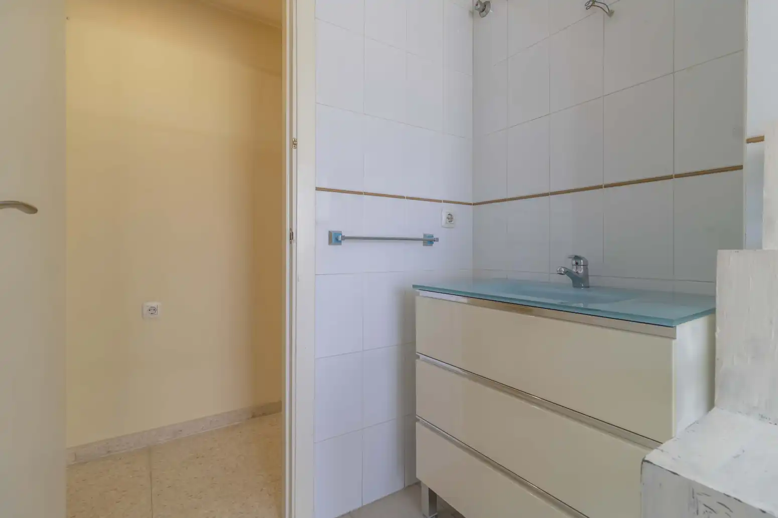 Bathroom of Flat for sale in Sevilla  with Air Conditioner and Storage room