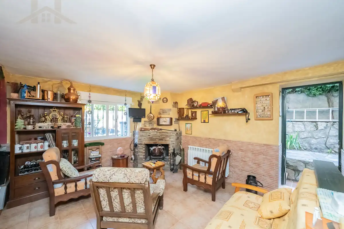 Sala d'estar de Casa o xalet en venda en Colmenarejo amb Aire condicionat, Calefacció i Jardí privat