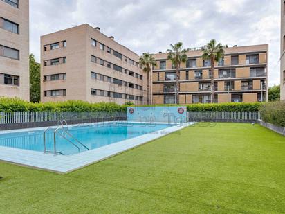 Piscina de Pis en venda en Sant Cugat del Vallès amb Aire condicionat, Calefacció i Parquet